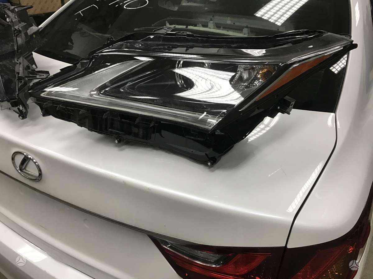 Lexus RX klasė Yra vietoje