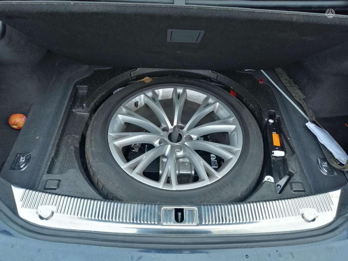 Audi A8 for parts. A8 long dalimis