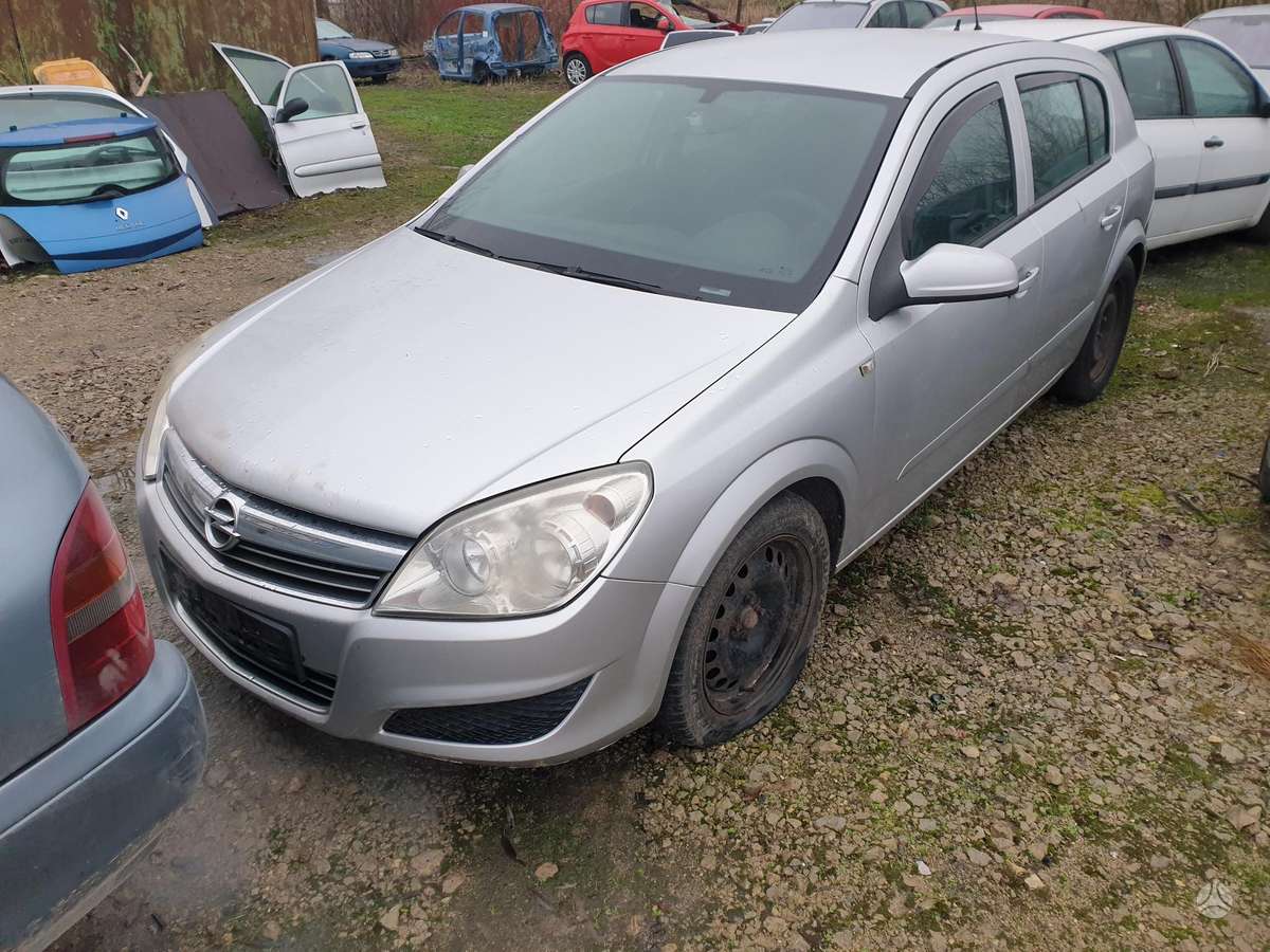 Opel Astra dalimis