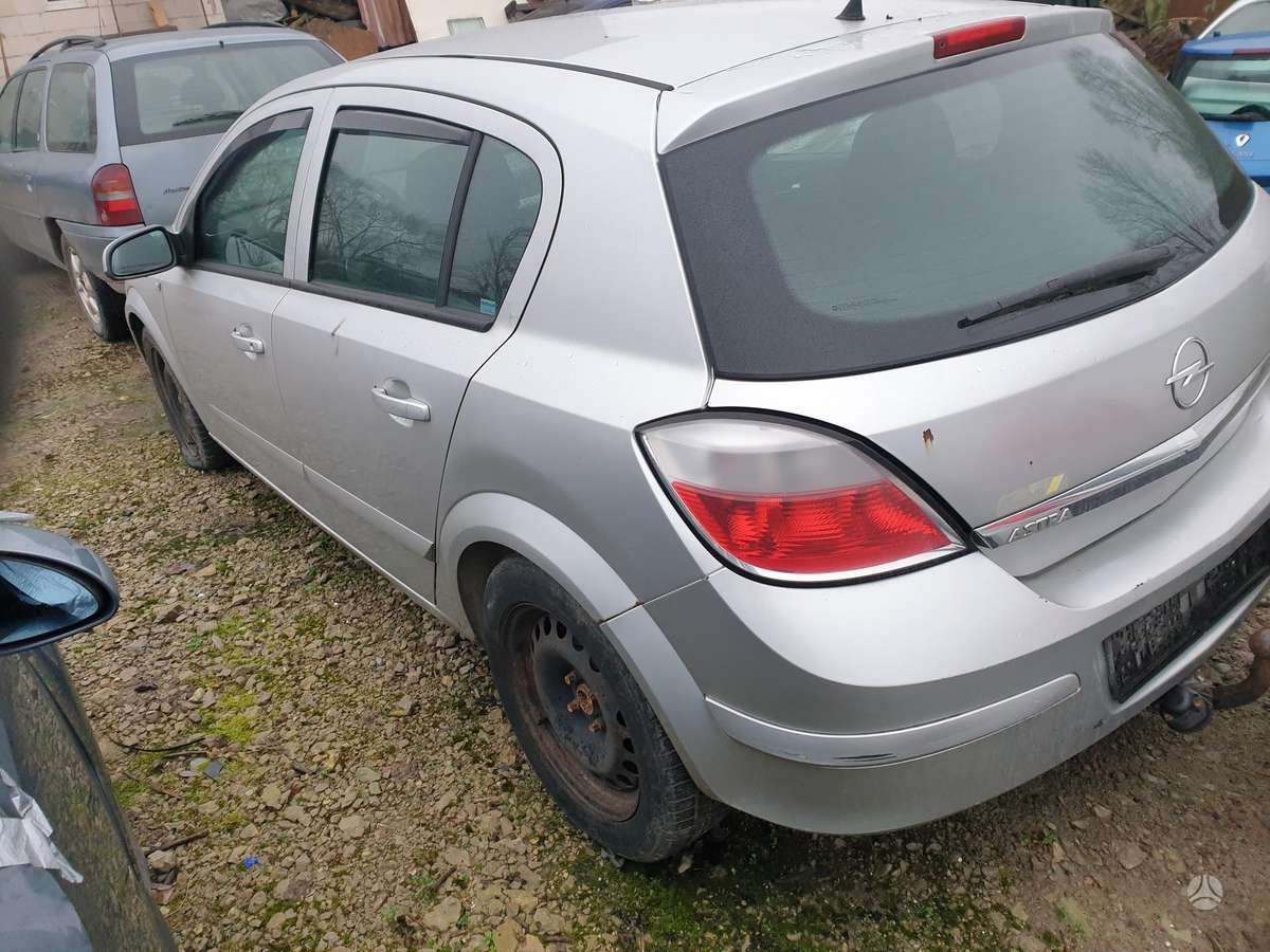 Opel Astra dalimis