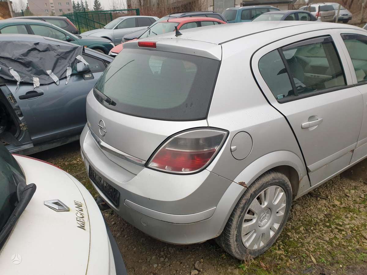 Opel Astra dalimis