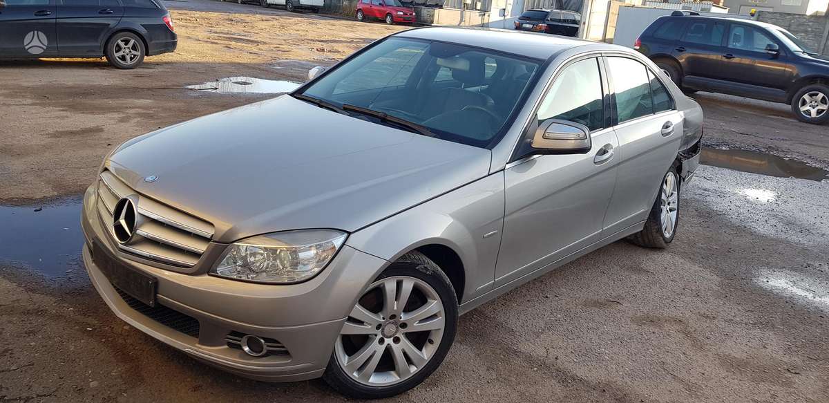 Mercedes-Benz C klasė dalimis