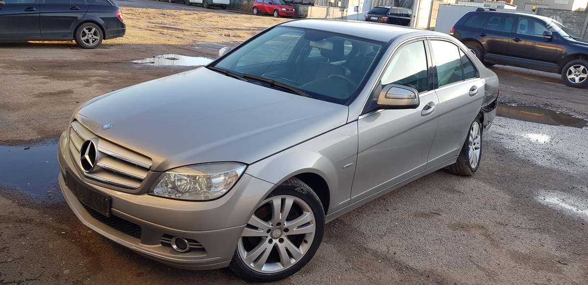 Mercedes-Benz C klasė по частям