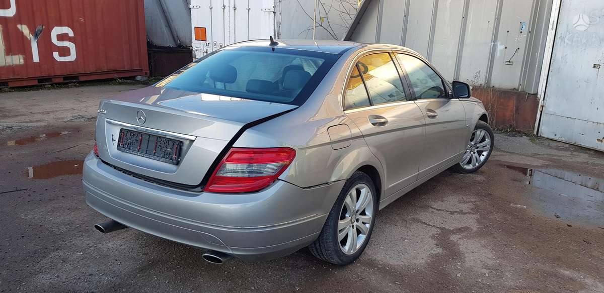 Mercedes-Benz C klasė dalimis
