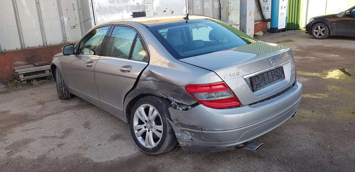 Mercedes-Benz C klasė dalimis