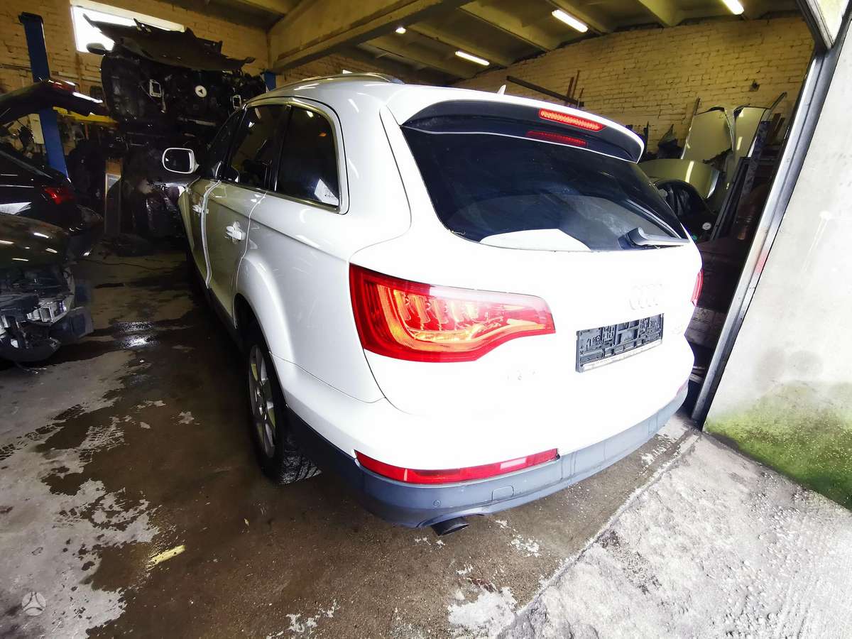 Audi Q7 dalimis
