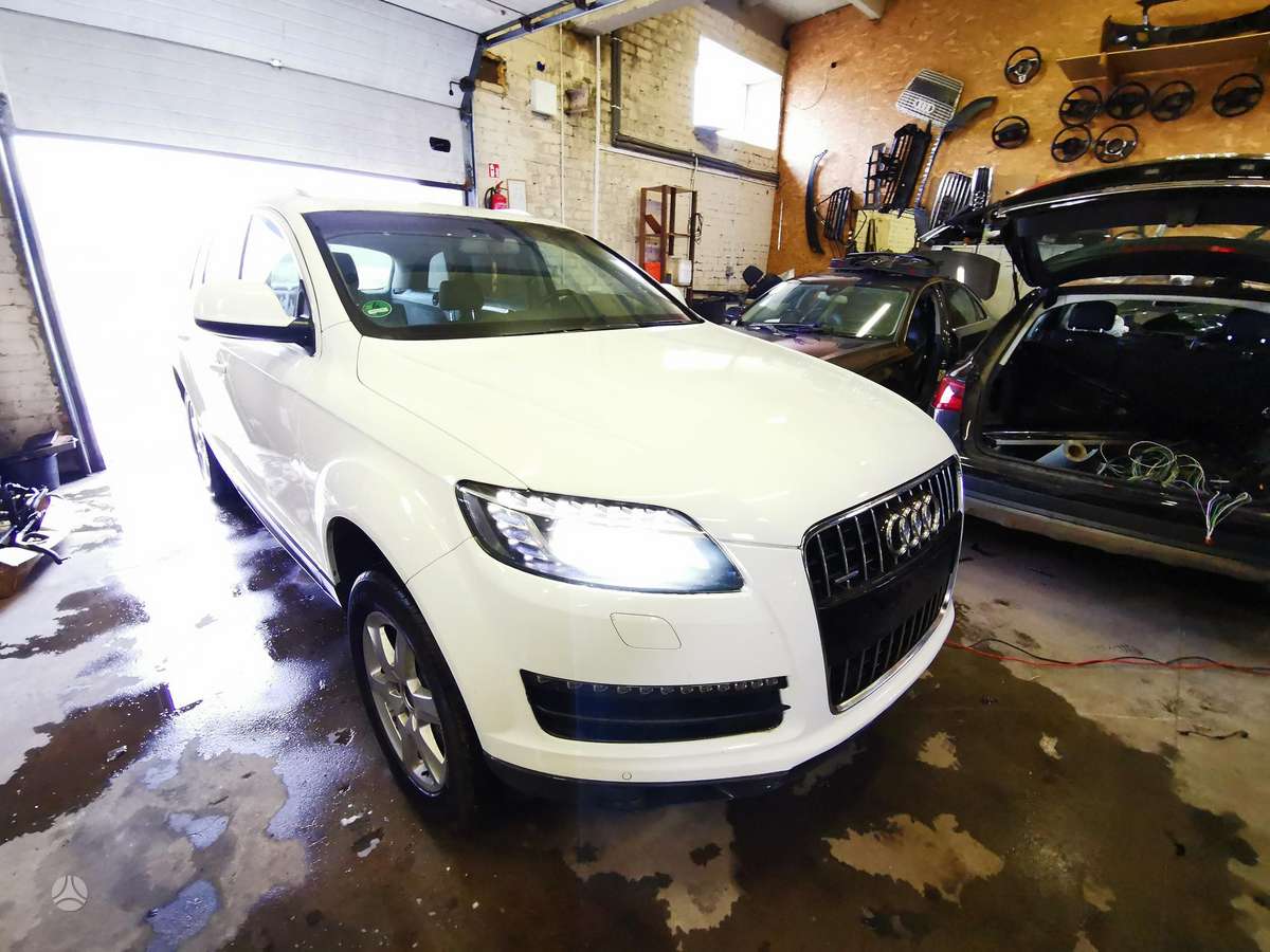 Audi Q7 dalimis