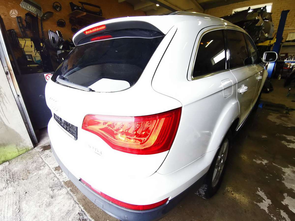 Audi Q7 for parts