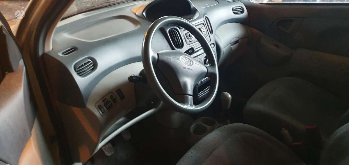 Toyota Yaris Verso