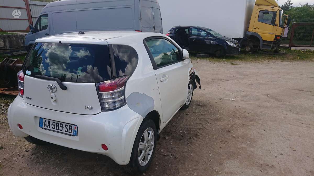 Toyota iQ dalimis