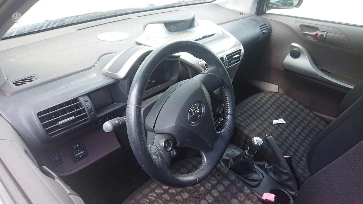 Toyota iQ dalimis