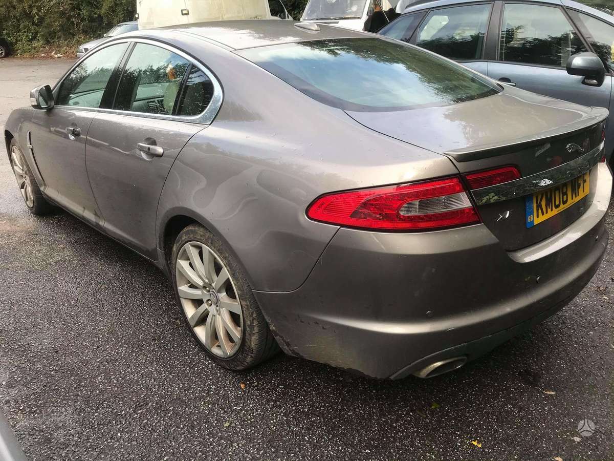Jaguar XF dalimis