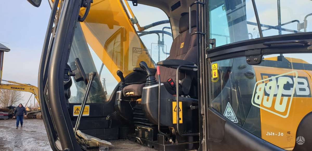 JCB JS220LC, ekskavatoriai