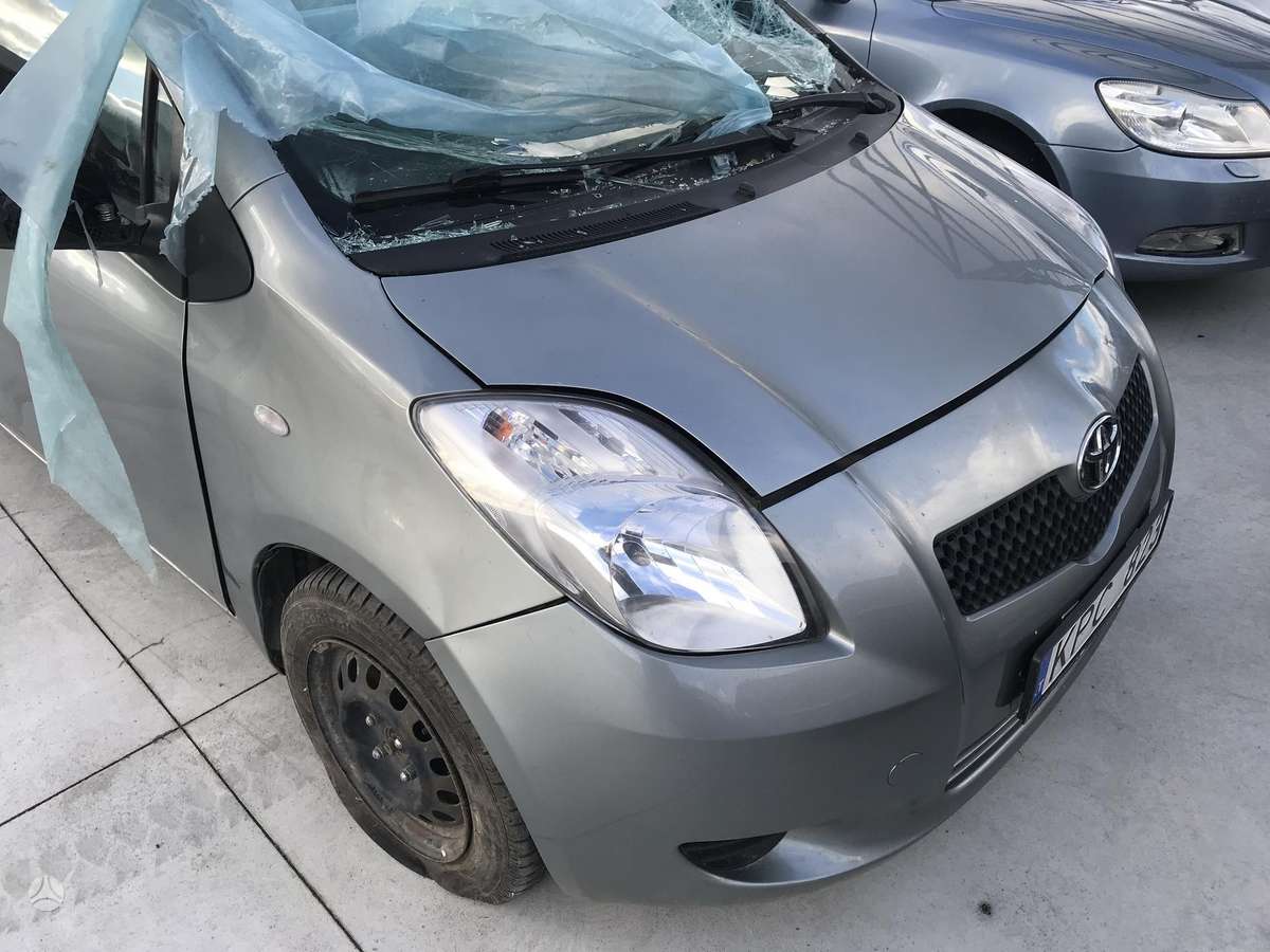 Toyota Yaris for parts