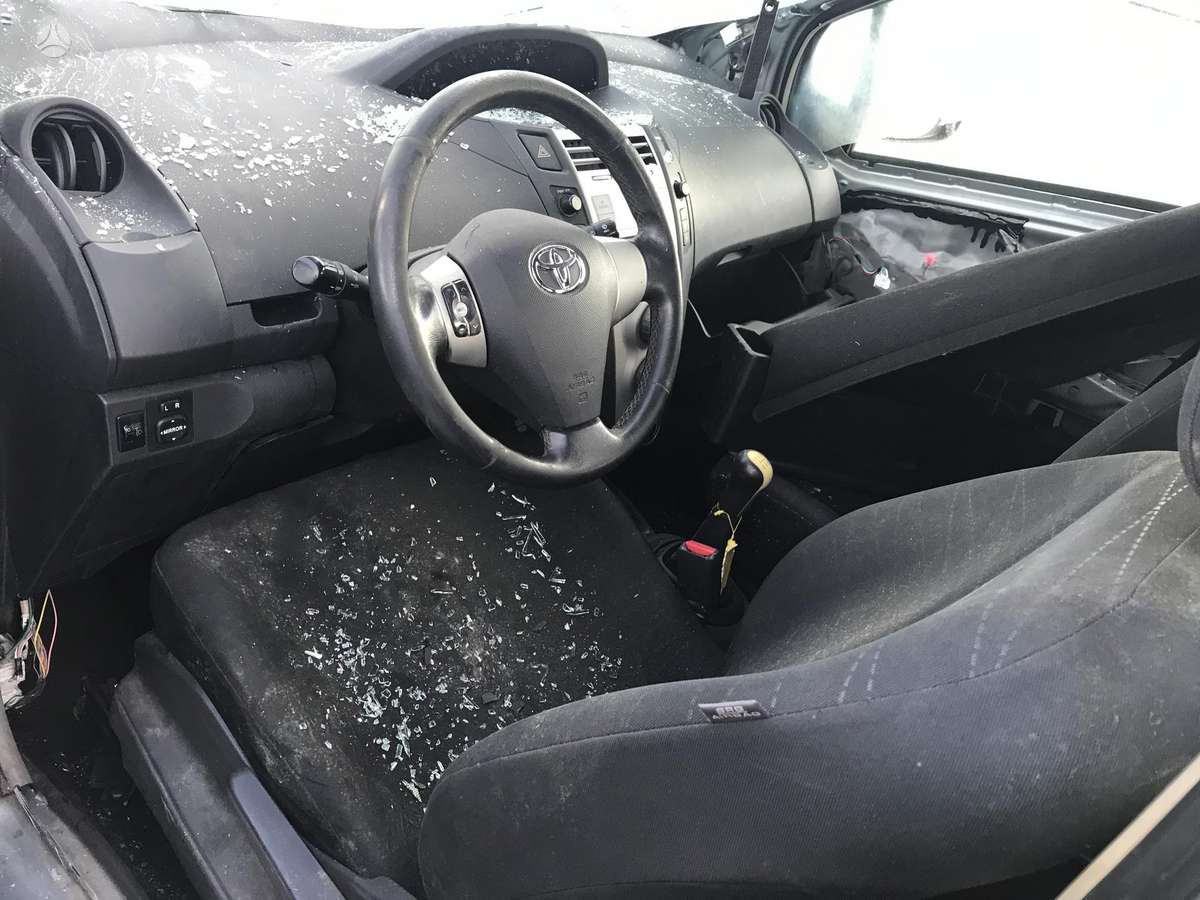 Toyota Yaris for parts