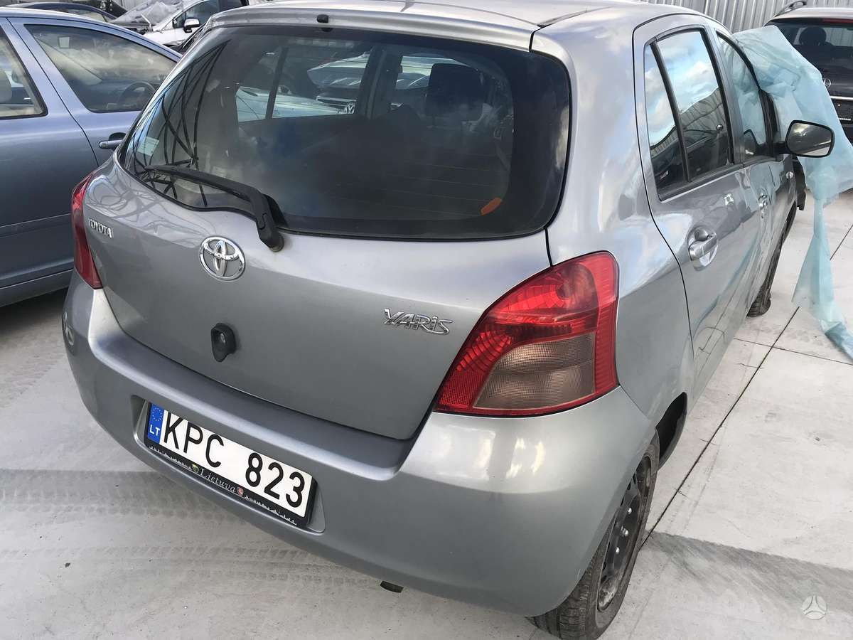Toyota Yaris for parts