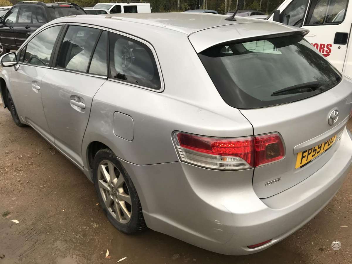 Toyota Avensis по частям