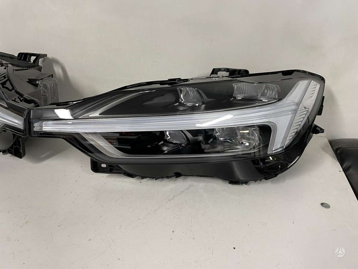 Volvo XC60 gaismas