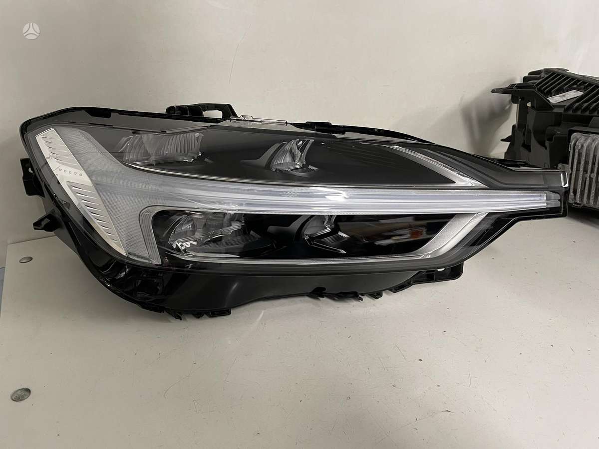 Volvo XC60 gaismas