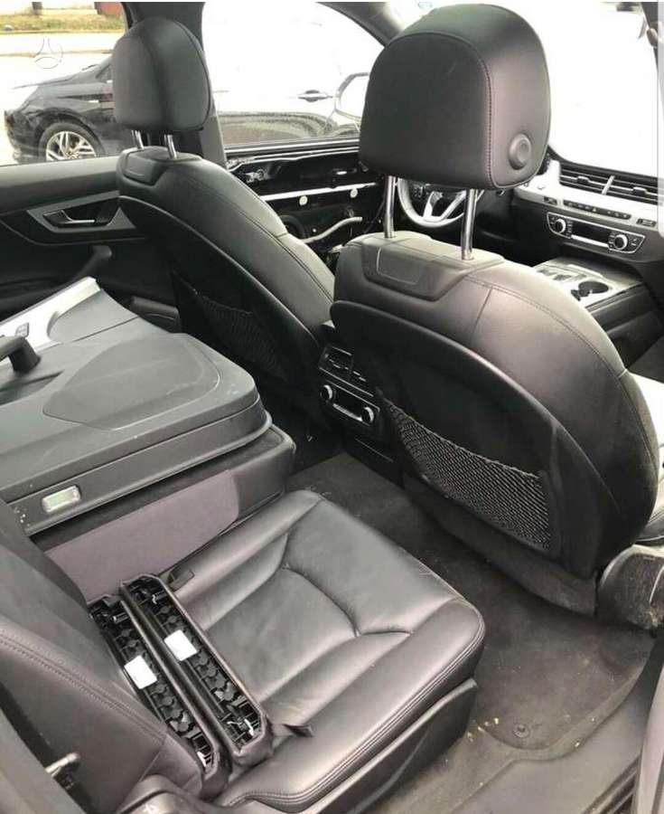 Audi Q7 Dalimis visas degęs priekis