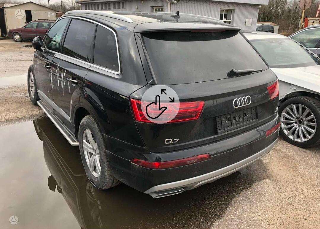 Audi Q7 Dalimis visas degęs priekis
