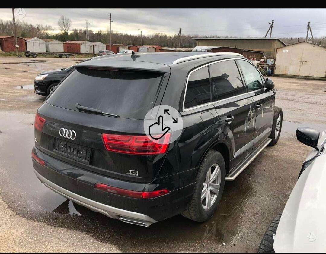 Audi Q7 Dalimis visas degęs priekis