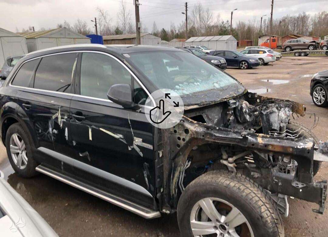 Audi Q7 Dalimis visas degęs priekis