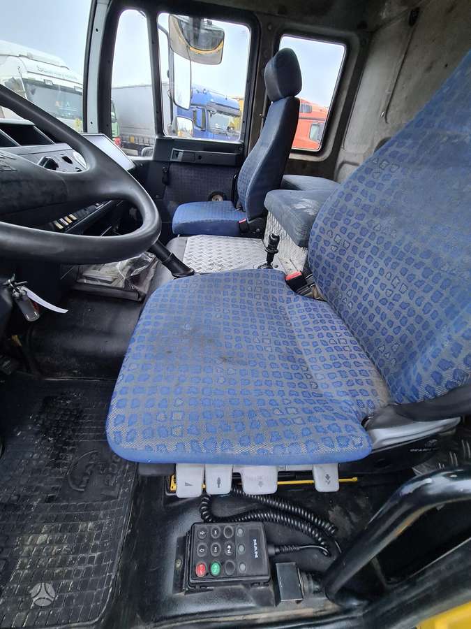 MAN 14.220, su kranu
