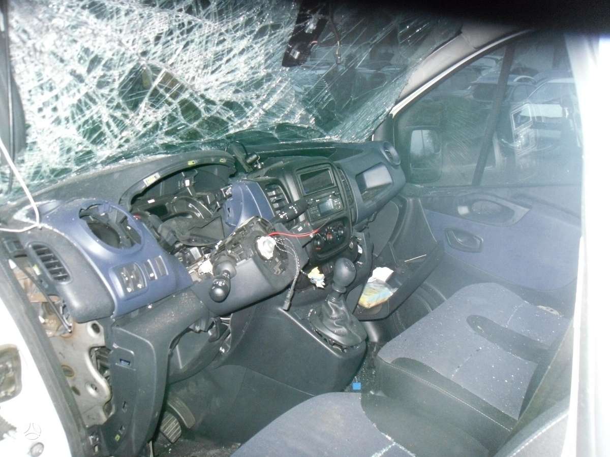 Opel Vivaro по частям