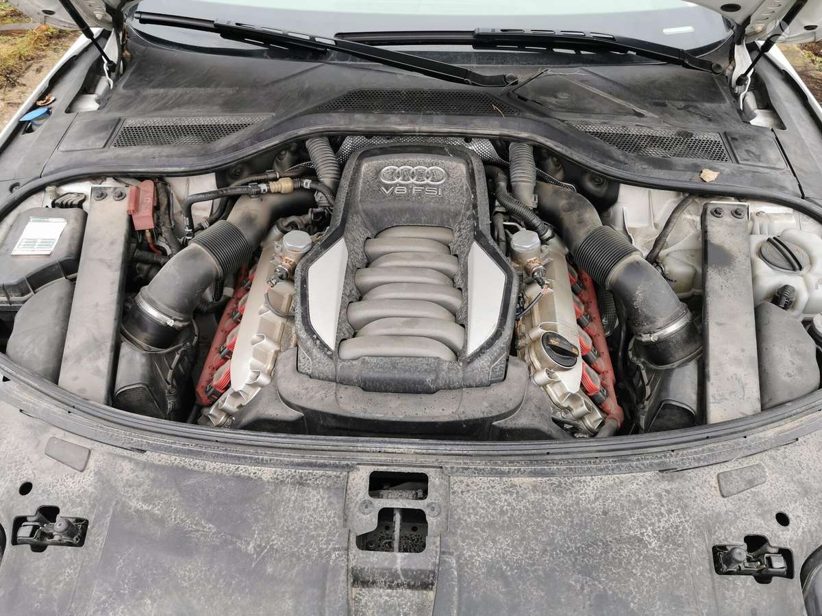 Audi A8 dalimis