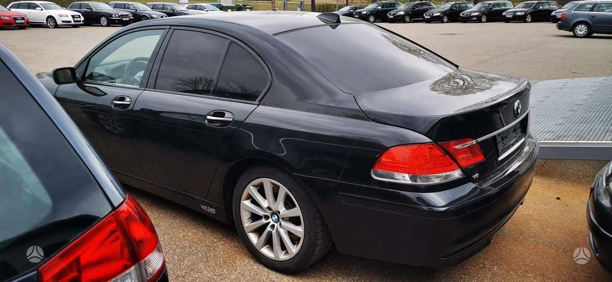 BMW 745