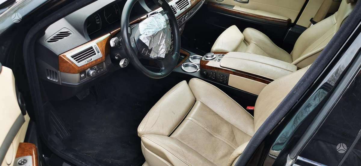 BMW 745