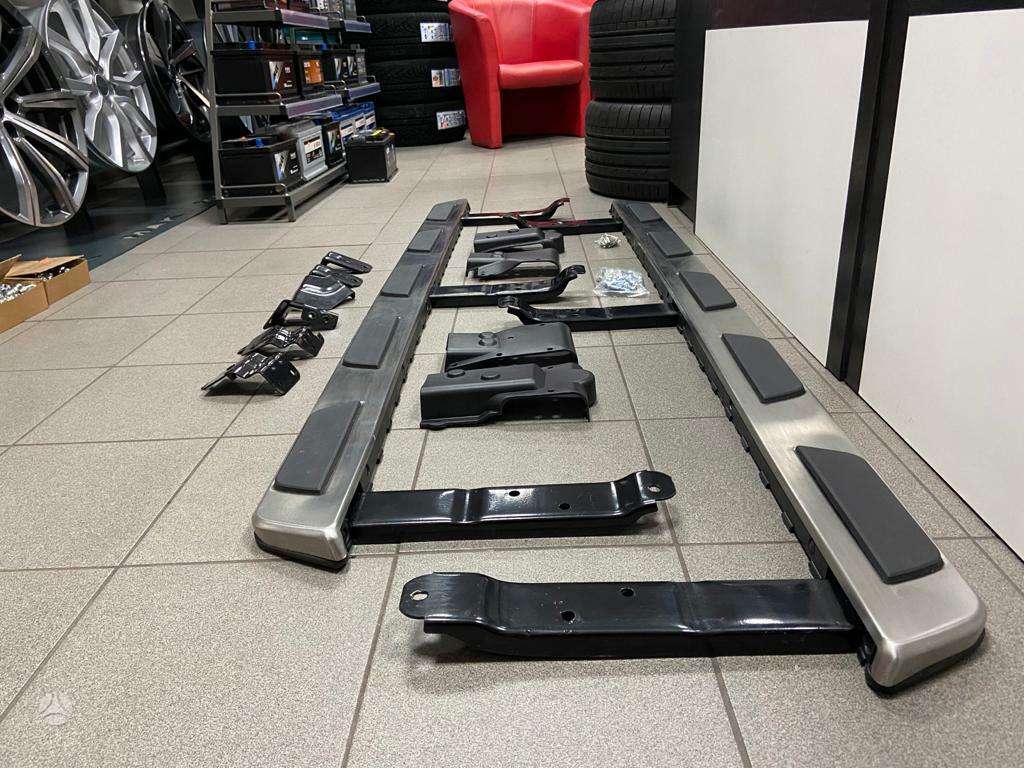 Audi Q7 apdailos detalės