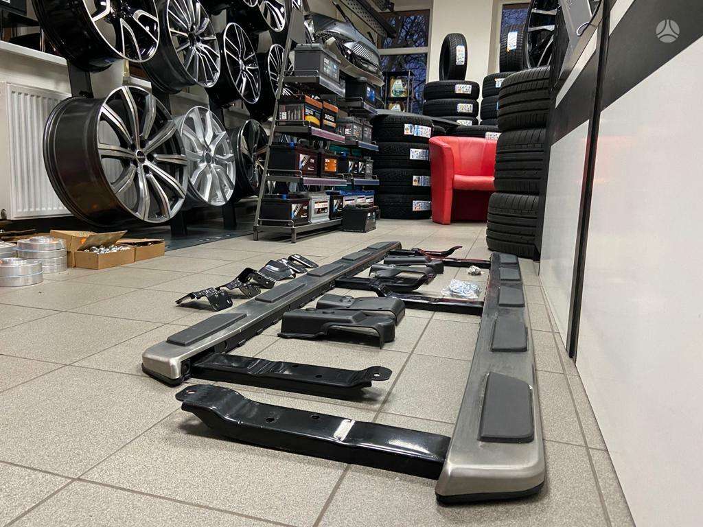 Audi Q7 apdailos detalės