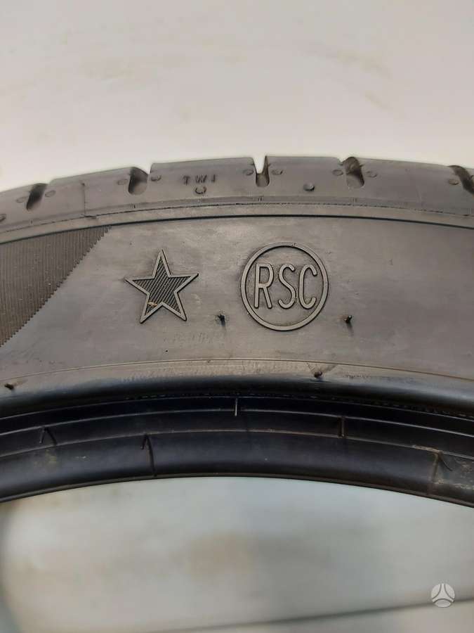 Pirelli P-Zero RFT, summer 245/40 R21