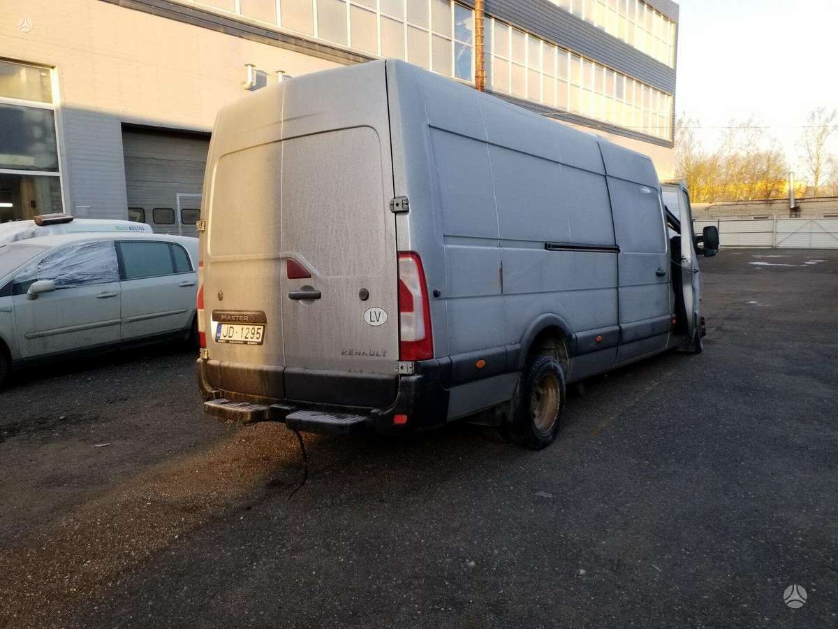 Renault Master, preču