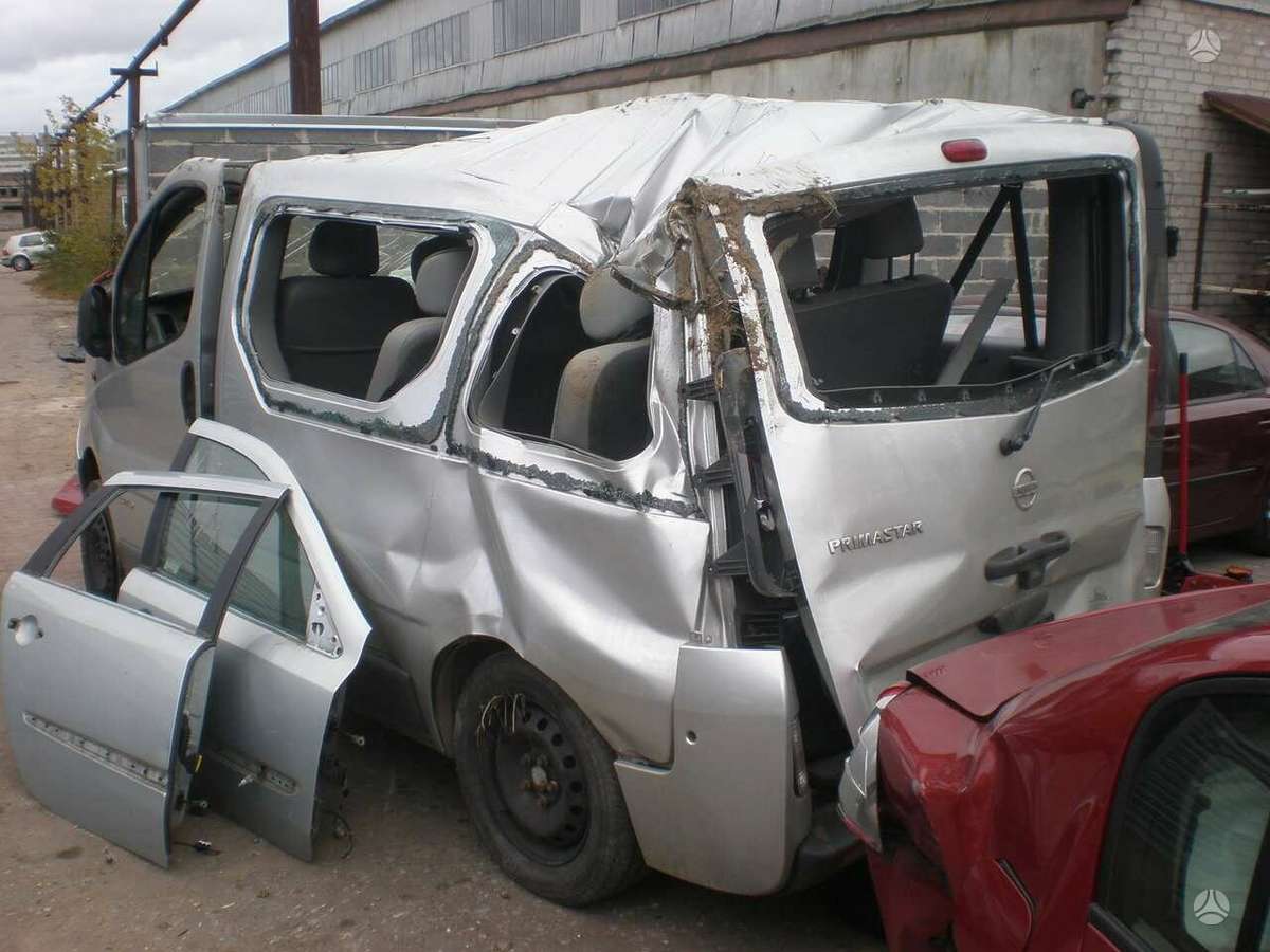 Nissan Primastar, passenger vans