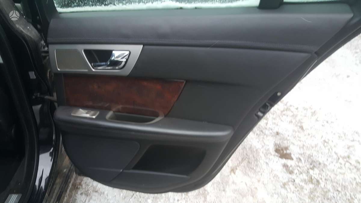 Jaguar XF dalimis