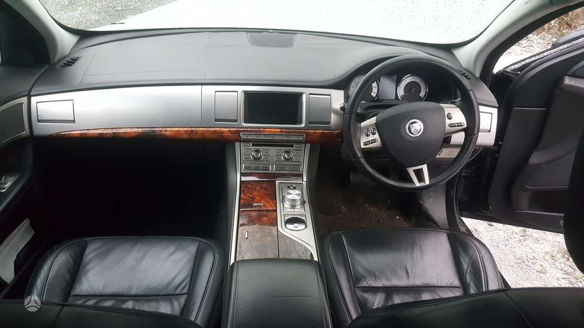 Jaguar XF по частям