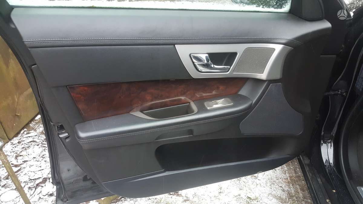 Jaguar XF по частям