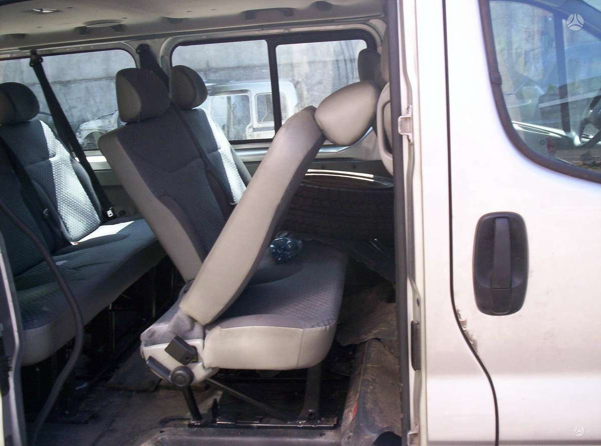 Renault Traffic, passenger vans