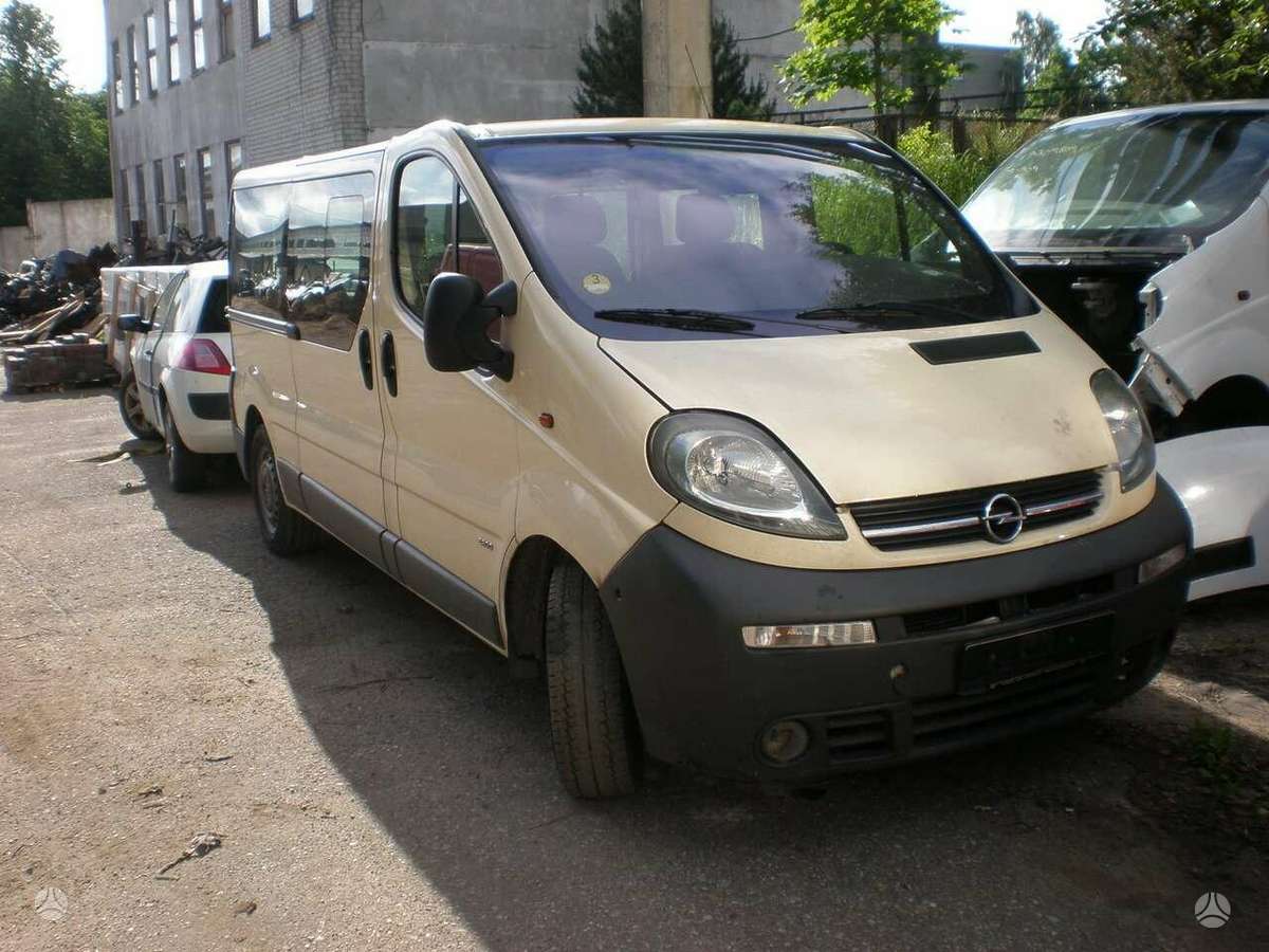 Renault Traffic, passenger vans