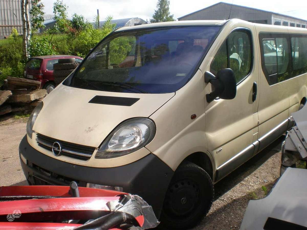 Renault Traffic, passenger vans