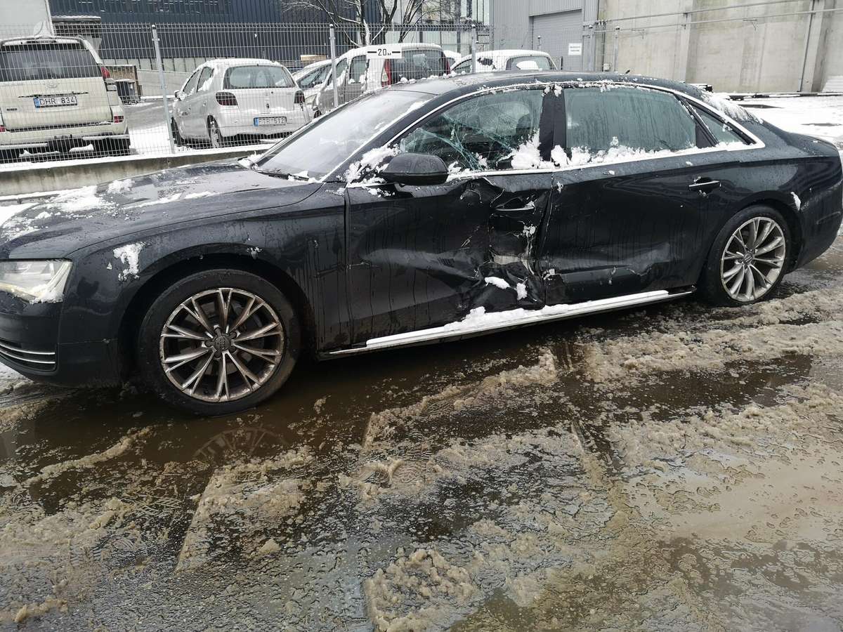 Audi A8 dalimis