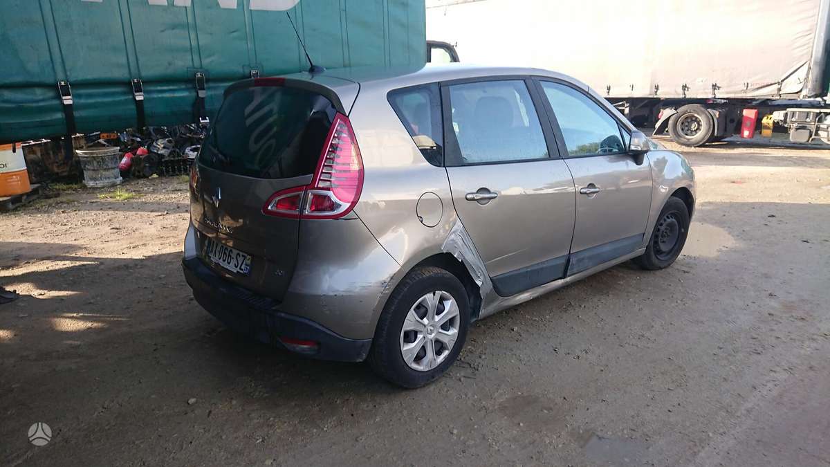 Renault Scenic dalimis