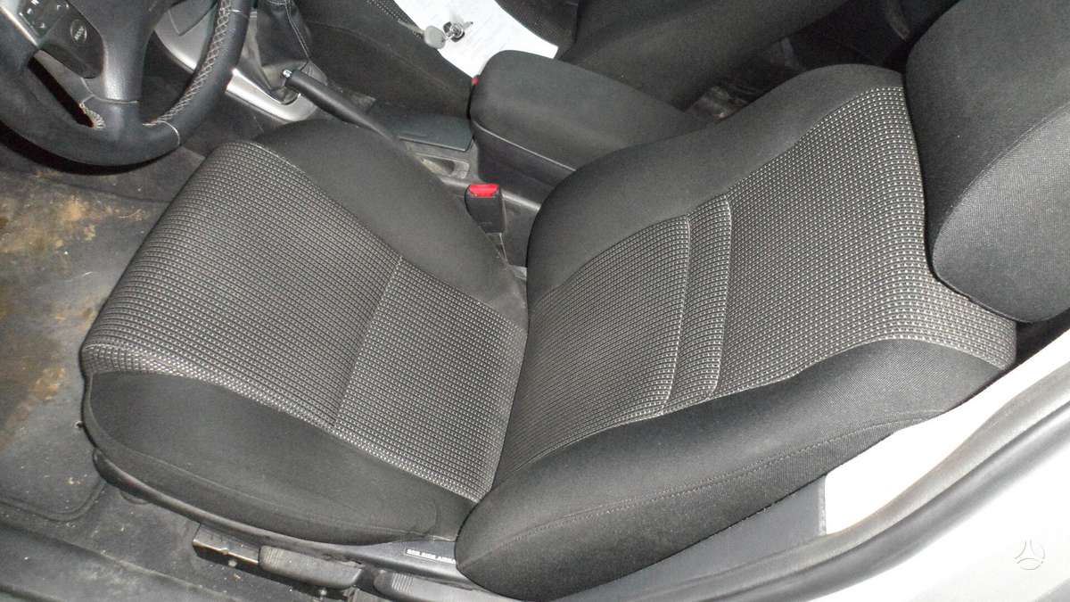 Toyota Avensis dalimis