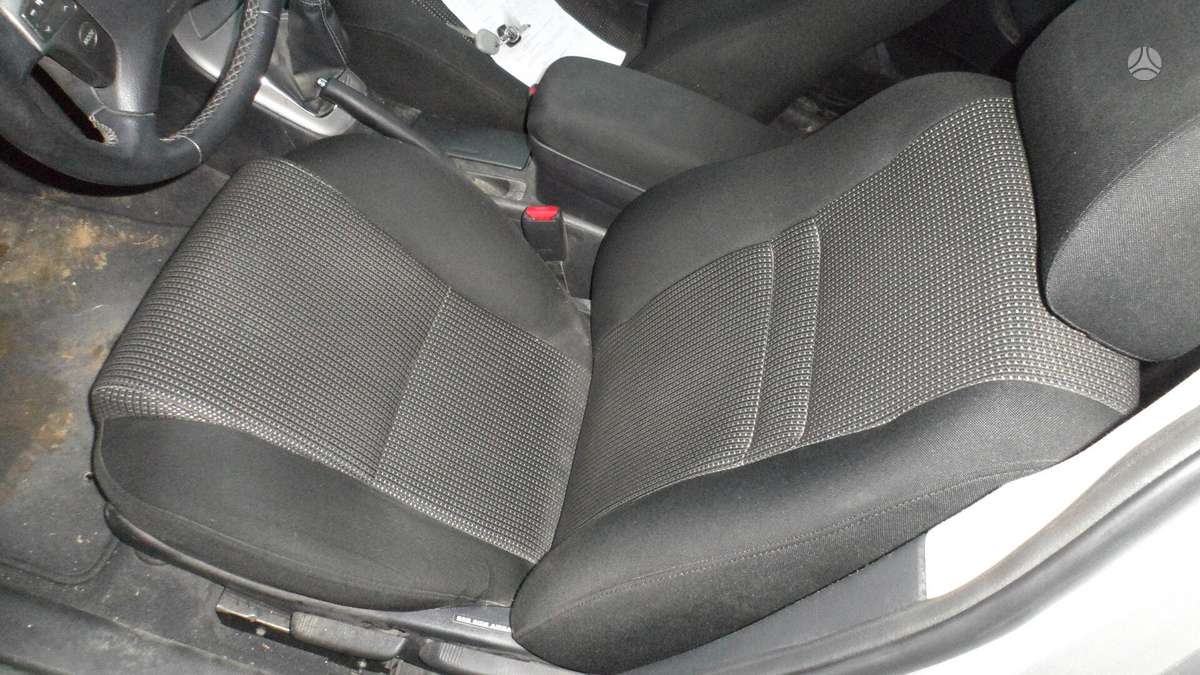 Toyota Avensis for parts