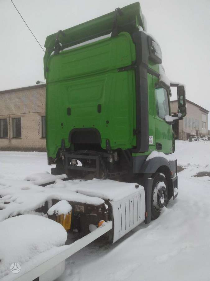 Mercedes-Benz 1842, semi-trailer trucks