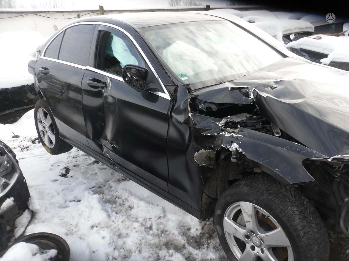 Mercedes-Benz C klasė dalimis
