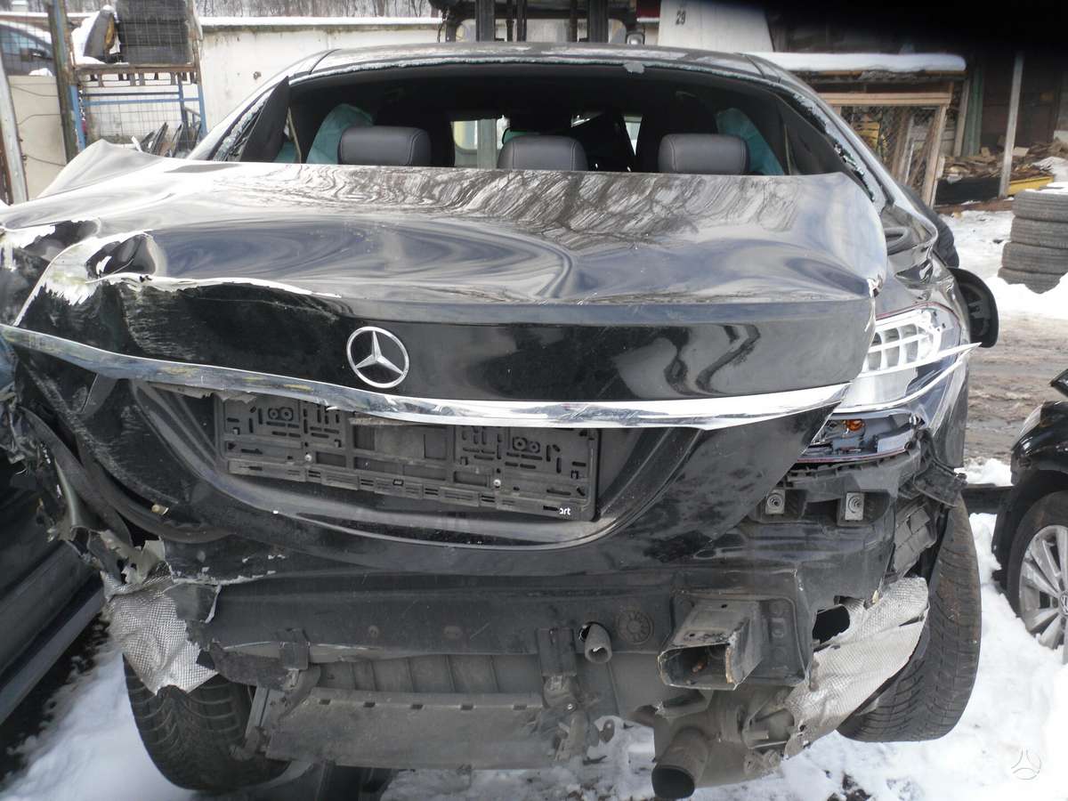 Mercedes-Benz C klasė dalimis